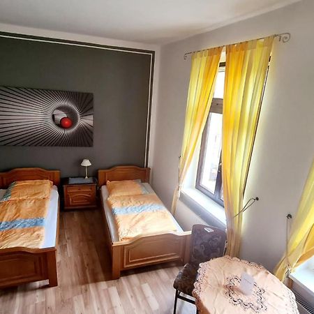 Hotel-Garni "Zum Loewen" Бад-Фрайенвальде Экстерьер фото
